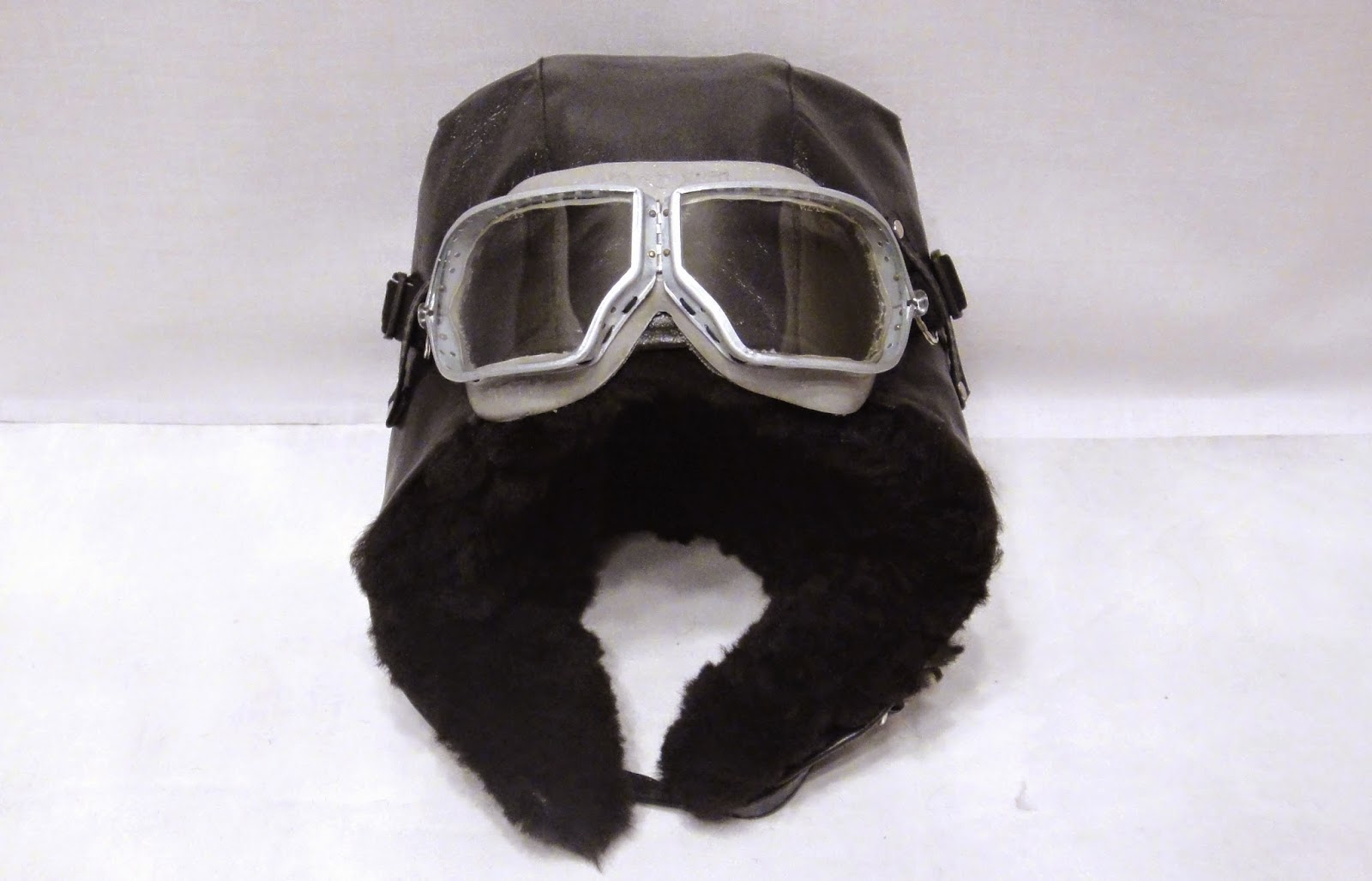 Черный шлем пилота - шапка со съемным подшлемником