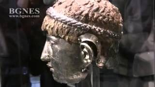 Уникална тракийска шлем-маска върната в музея в Пловдив 20 години след кражба