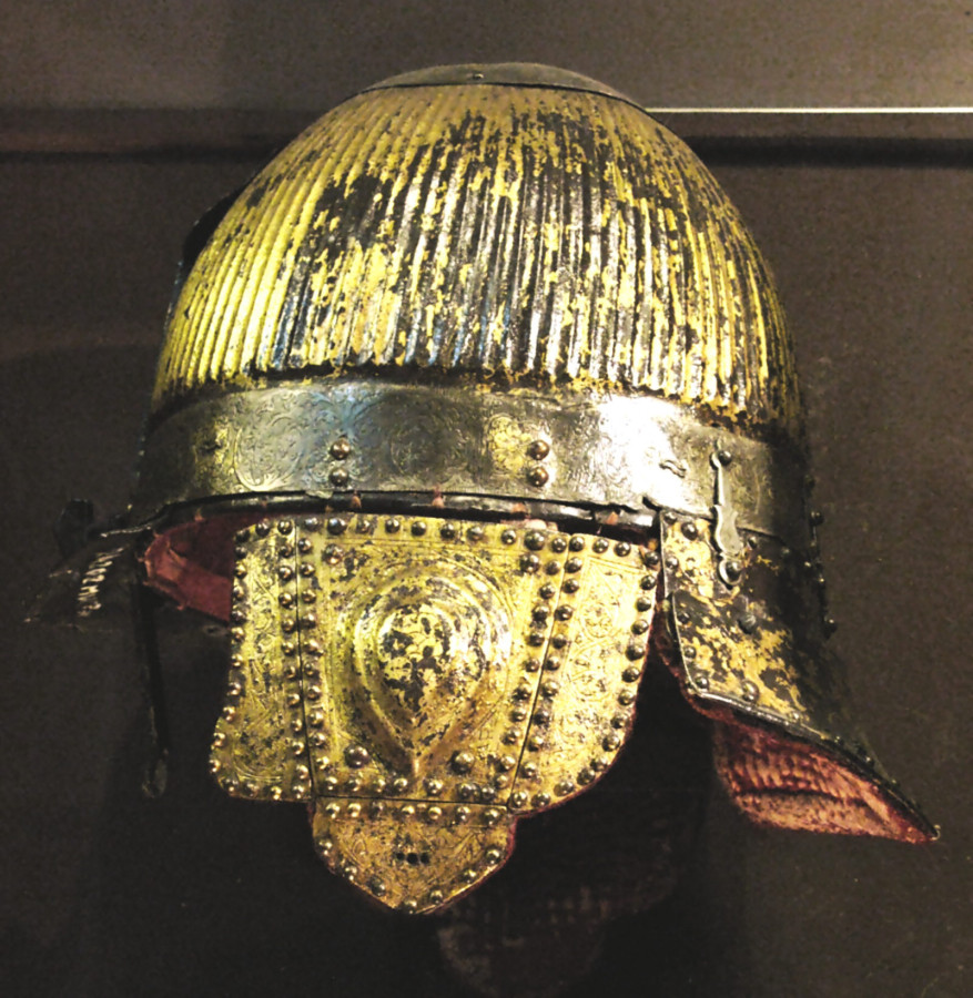 golden-husar-helmet