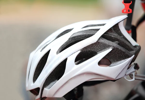 Езда на велосипеде шлема — стоковое фото