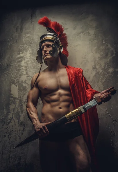 Человек в римских доспехах — стоковое фото