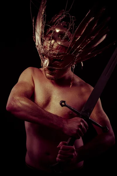 Воин с золотой маской — стоковое фото