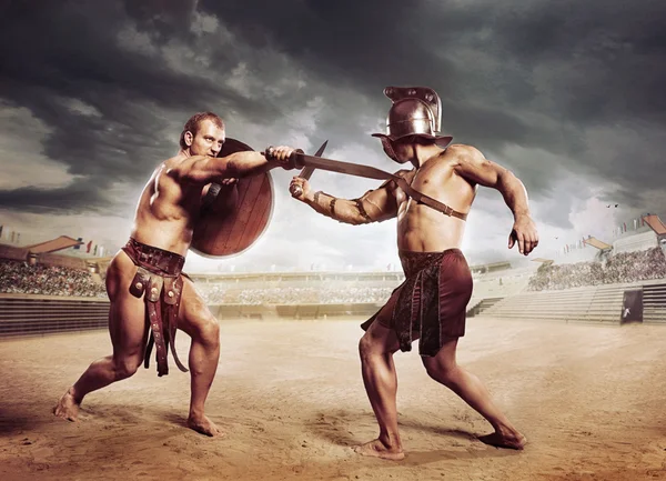 Гладиаторы, борющиеся на арене Колизея — стоковое фото