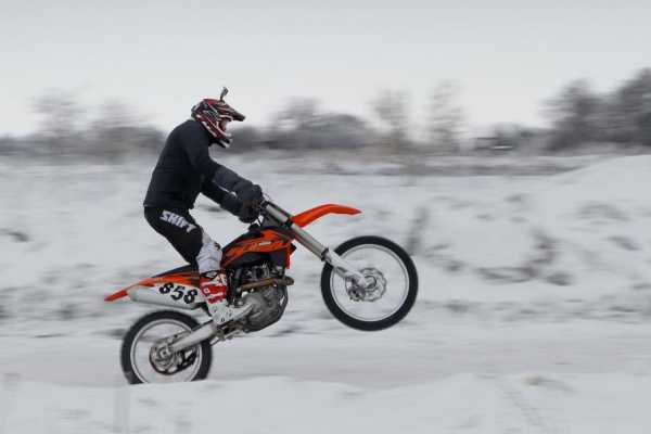 Обучение езде на мотоцикле зимой в москве